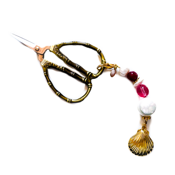 MOLLYBEADS Scissor Fob - Gold Scallop Shell, Pink with Pearl